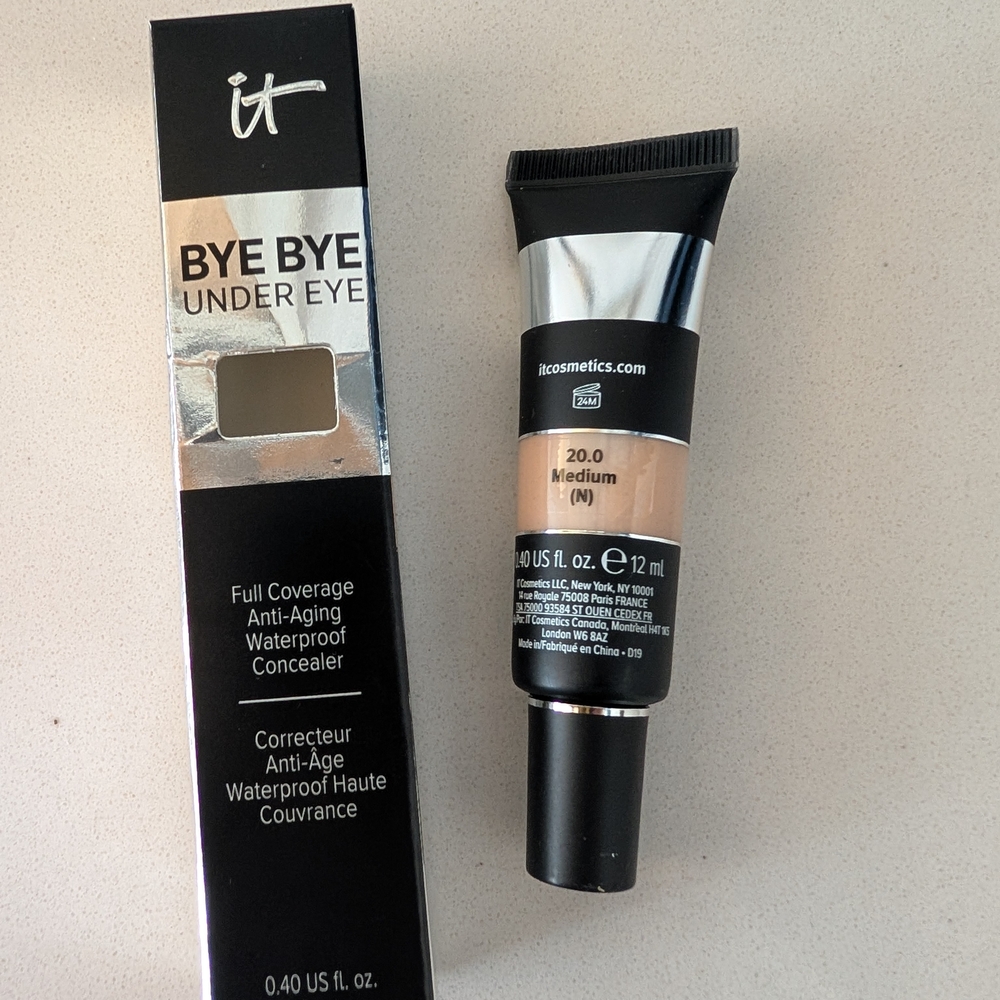 IT Cosmetics Bye Bye Under Eye Full Coverage Anti-aging, Waterproof, Concealer.